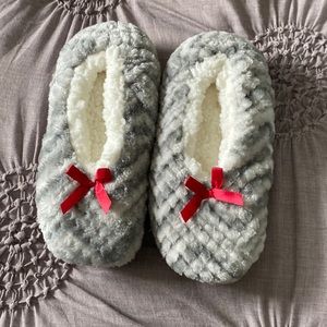 Women’s Gray Striped Slippers
